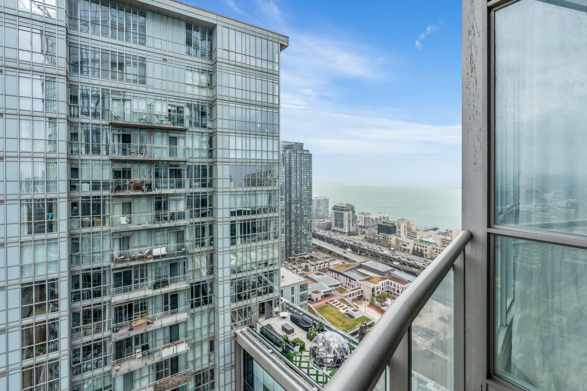 Spadina Modern Suites Toronto Exterior foto